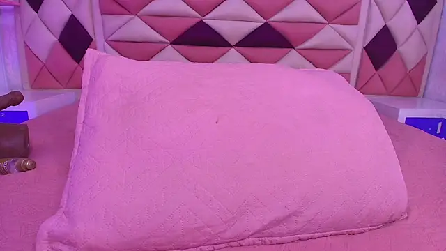 valecastro  online show from 13, 11, 2025