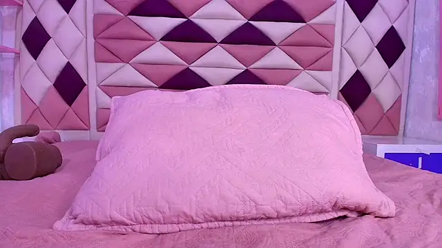 valecastro  online show from 11, 11, 2025