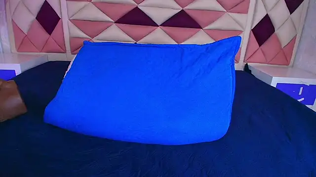 valecastro  online show from 30, 10, 2025