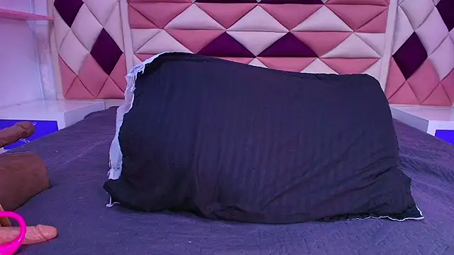 valecastro  online show from 28, 10, 2025