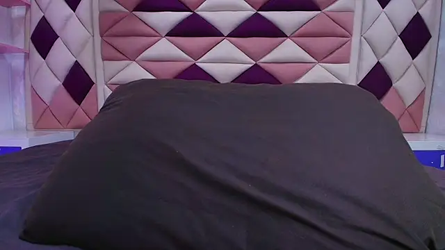 valecastro  online show from 8, 10, 2025