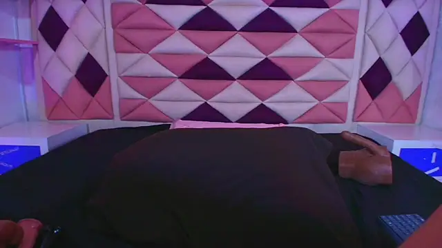 valecastro  online show from 6, 11, 2025