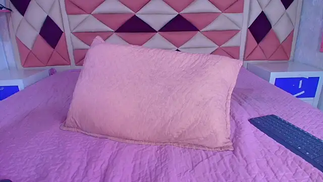 valecastro  online show from 13, 9, 2025