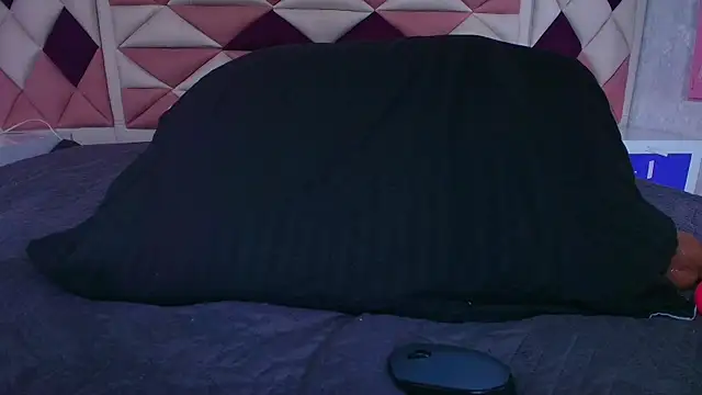 valecastro  online show from 14, 9, 2025