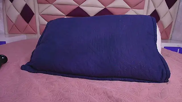 valecastro  online show from 15, 11, 2025