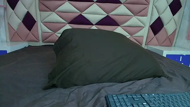 valecastro  online show from 11, 10, 2025