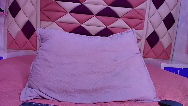 valecastro  online show from 12, 11, 2025