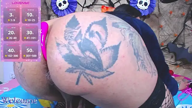 Snapshot of DollCoquette27 chatting on 18, 10, 2025 DollCoquette27 online show from 18, 10, 2025