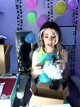 Purple2StayThnxx online show from 4, 10, 2025