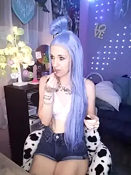 Purple2StayThnxx online show from 7, 2, 2026