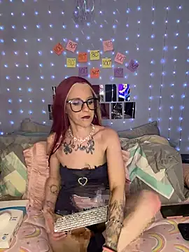 Purple2StayThnxx online show from 9, 5, 2026