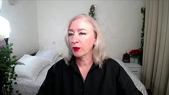 hunters woman online show from 4, 6, 2026