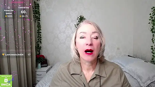 hunters woman online show from 13, 10, 2025