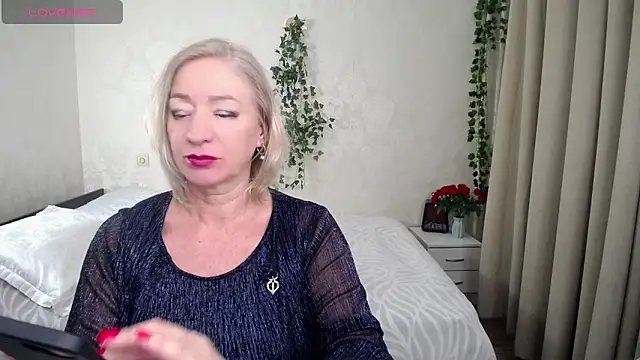 hunters woman online show from 30, 11, 2025