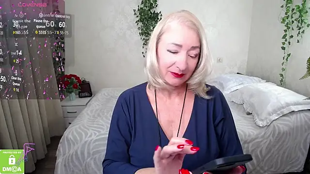 hunters woman online show from 7, 10, 2025