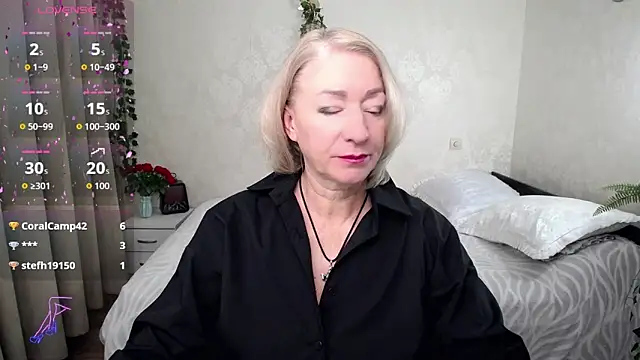 hunters woman online show from 23, 11, 2025