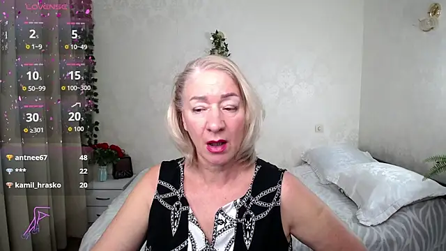 hunters woman online show from 24, 11, 2025