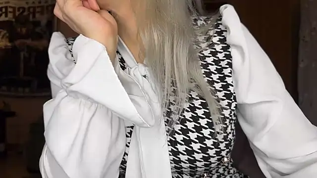 CristalBi online show from 8, 3, 2026