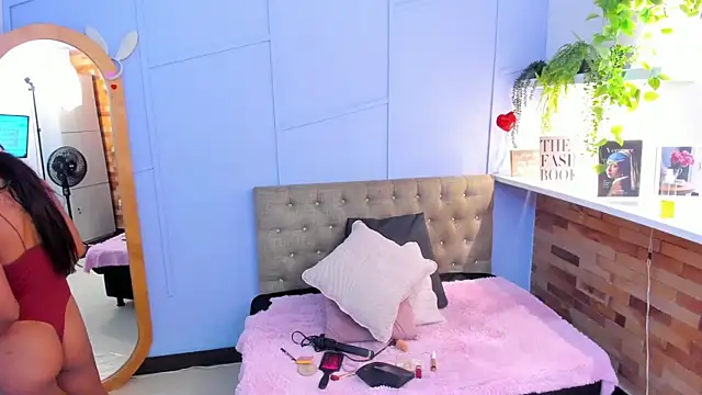 milavega  online show from 6, 1, 2026