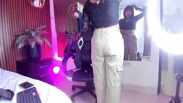 Dulce Pettit online show from 1, 10, 2025