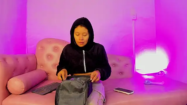 Dulce Pettit online show from 14, 9, 2025