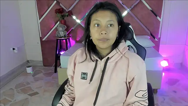 Dulce Pettit online show from 18, 9, 2025