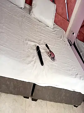 Dulce Pettit online show from 17, 10, 2025