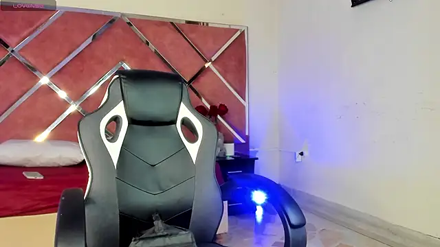 Dulce Pettit online show from 13, 9, 2025