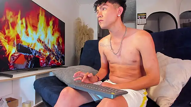 Snapshot of Steven_baby69 chatting on 16, 12, 2025 Steven baby69 online show from 16, 12, 2025