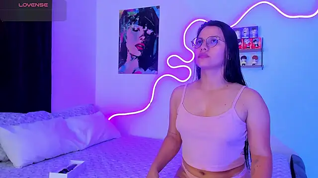 Dilan and Mia online show from 4, 10, 2025