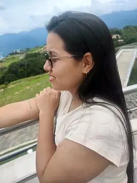 Dilan and Mia online show from 8, 10, 2025