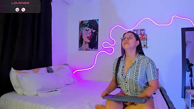 Dilan and Mia online show from 2, 10, 2025