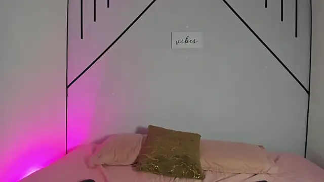 MiahCornell  online show from 14, 11, 2025