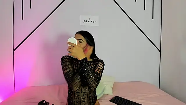 MiahCornell  online show from 1, 10, 2025