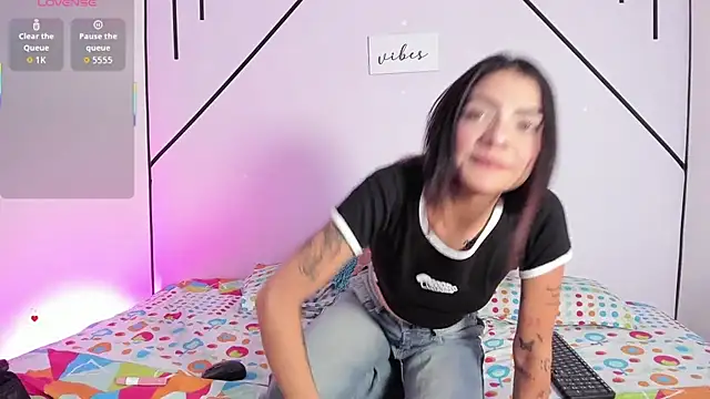 MiahCornell  online show from 5, 12, 2025