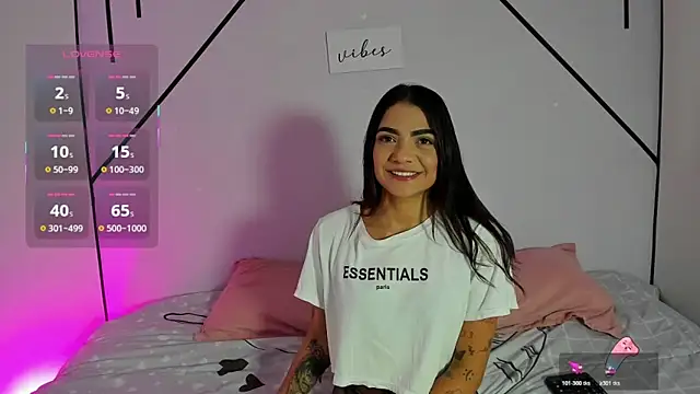 MiahCornell  online show from 4, 11, 2025