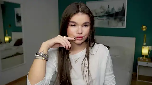 HollisHearl online show from 8, 10, 2025