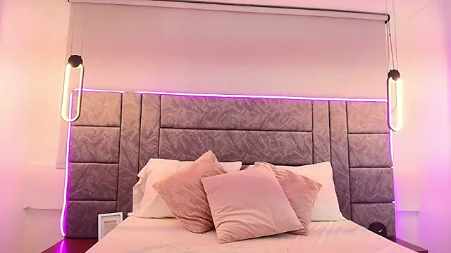 abril  lee   online show from 15, 11, 2025