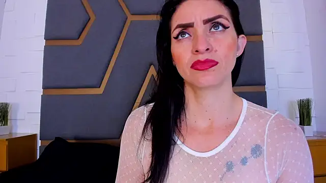 Snapshot of MeganHoffmaan chatting on 25, 10, 2025 MeganHoffmaan online show from 25, 10, 2025