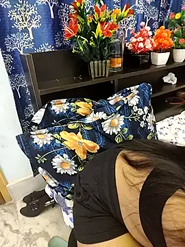 Snapshot of priya_26 chatting on 18, 12, 2025 priya 26 online show from 18, 12, 2025