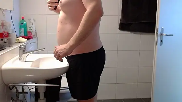 Snapshot of Hijuga chatting on 12, 10, 2025 Hijuga online show from 12, 10, 2025