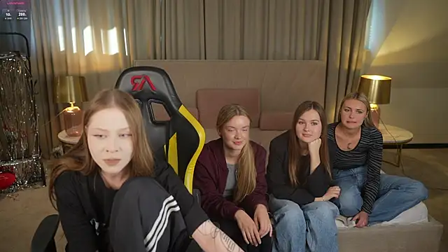 Snapshot of Esmie_Smile chatting on 26, 9, 2025 Esmie Smile online show from 26, 9, 2025