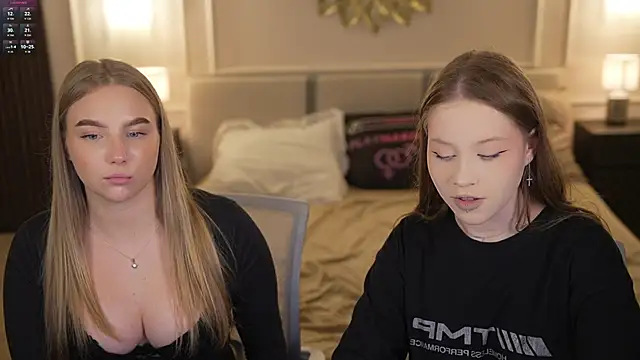 Snapshot of Esmie_Smile chatting on 18, 11, 2025 Esmie Smile online show from 18, 11, 2025