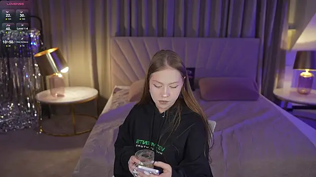 Snapshot of Esmie_Smile chatting on 25, 11, 2025 Esmie Smile online show from 25, 11, 2025