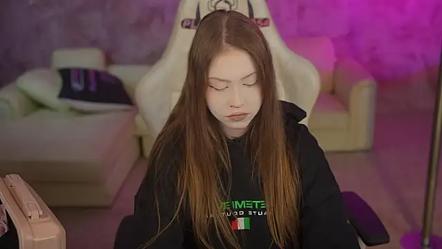 Esmie Smile online show from 21, 2, 2026