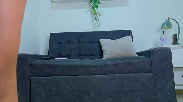 Snapshot of RiriiBrunette__ chatting on 10, 7, 2026 RiriiBrunette online show from 10, 7, 2026