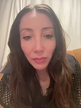 Snapshot of HellaryTourent chatting on 11, 2, 2026 HellaryTourent online show from 11, 2, 2026