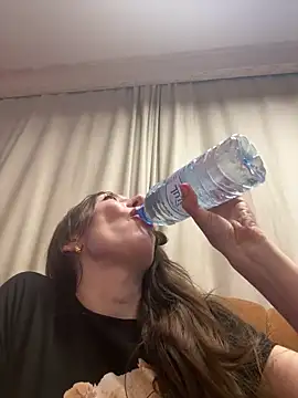 Snapshot of HellaryTourent chatting on 15, 2, 2026 HellaryTourent online show from 15, 2, 2026