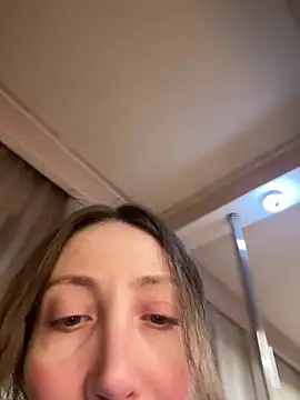 Snapshot of HellaryTourent chatting on 6, 2, 2026 HellaryTourent online show from 6, 2, 2026