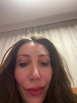 Snapshot of HellaryTourent chatting on 4, 3, 2026 HellaryTourent online show from 4, 3, 2026